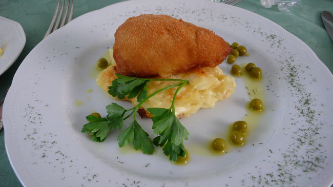 昼食のメインは「キエフ風カツレツ」