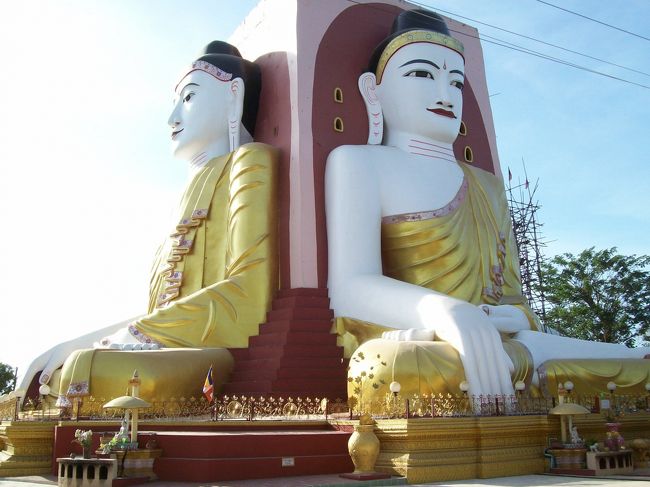 チャイプーン・パヤー<br /><br />初めて見る構造・配置の仏さん。。