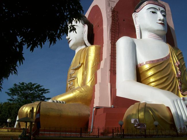 チャイプーン・パヤー<br /><br />時計回りに周回してみた。