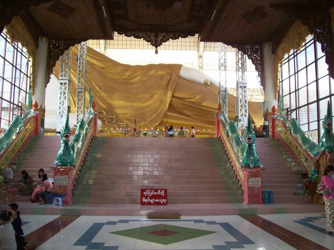 シュエターリャウン寝仏にやってきました。