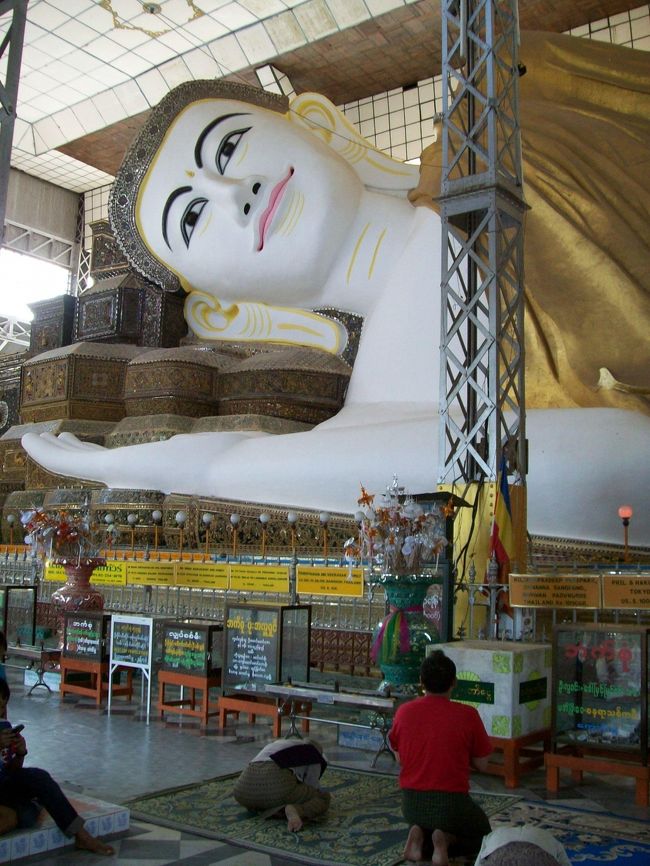 シュエターリャウン寝仏