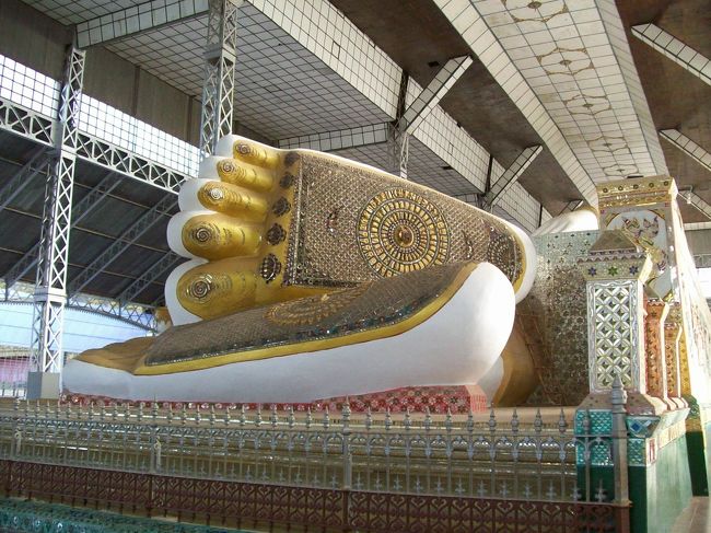 シュエターリャウン寝仏