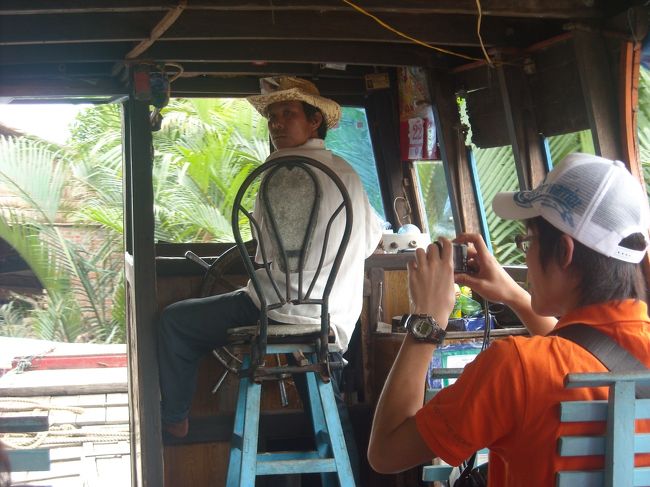 船の内部。<br />ディズニーランドの何かのアトラクションのようです。