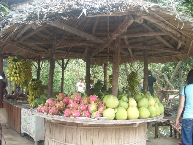 フルーツ。<br />南国だけあって色鮮やか。