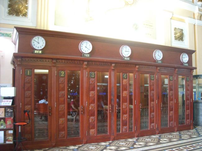 公衆電話たち。