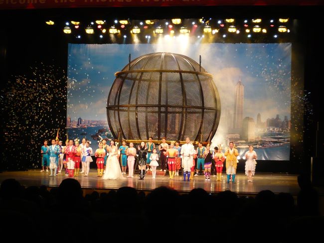 グランドフィナーレ。<br />この鉄球の中のバイクが走るのを見たくて、雲峰劇場に来ました！<br />他にもいいテンポで次々といろんな演目（１０種類以上あったよ！）を披露してくれるので、飽きません！<br />夏にコルテオを見に行ったけど、コルテオよりもずっと安いのに、同じぐらい楽しめた〜♪<br />ここでは紹介しないので、これから見に行く方、楽しみにしていてくださいね☆