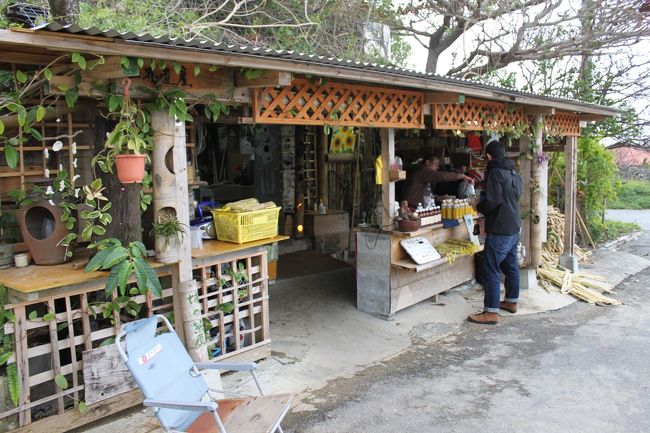 サトウキビジュースを作って売っていました。