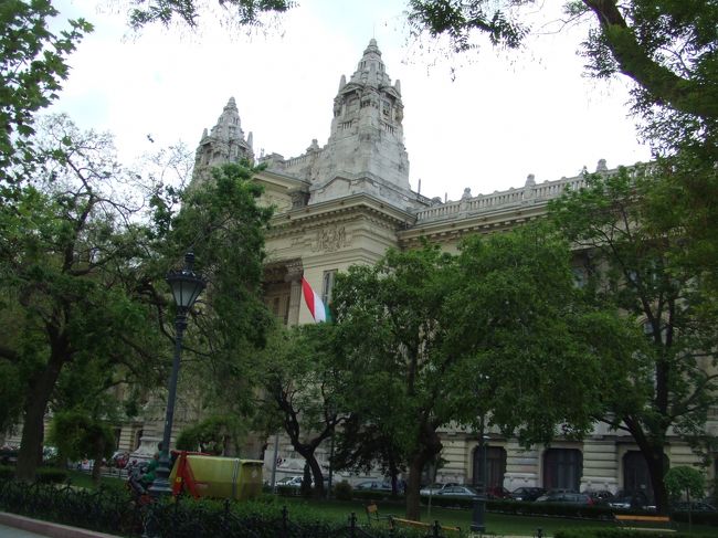 すごい立派な建物だなと思ったら、放送局でした。