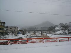 山寺は雪で真っ白。