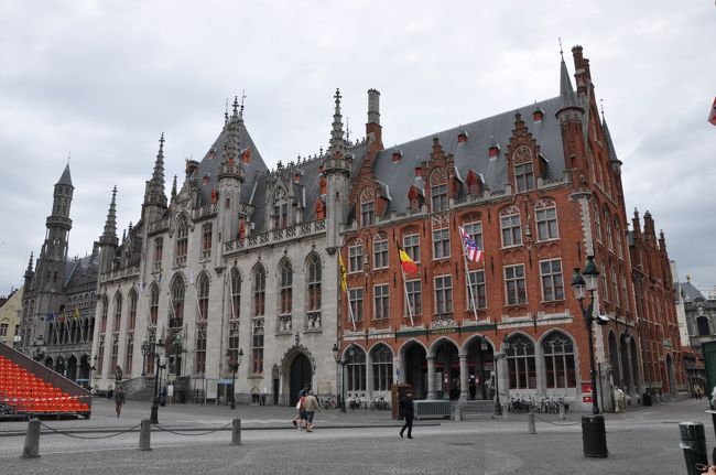 ブルージュ中心部のマルクト広場