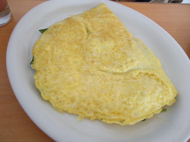 ホウレン草・ベーコンとチーズのオムレツです。<br />とても美味しい♪