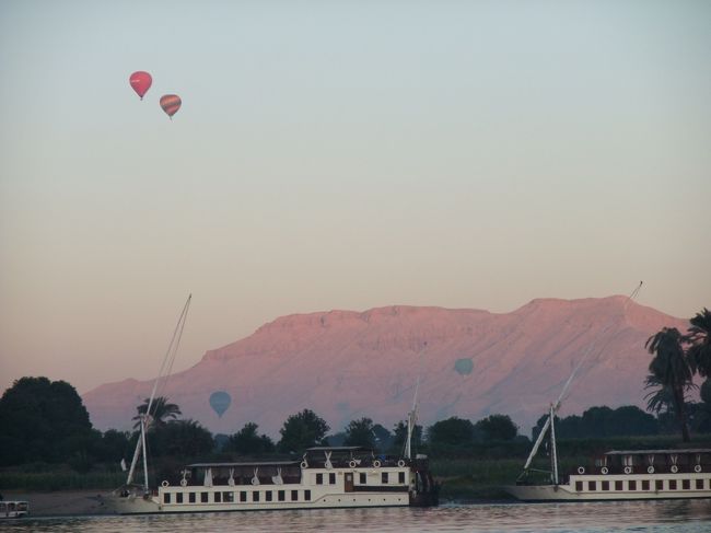 　もうすでに、西岸のほうからは、気球がいくつか上がってます。<br />　うちらも、あの辺りに行くんでしょう。