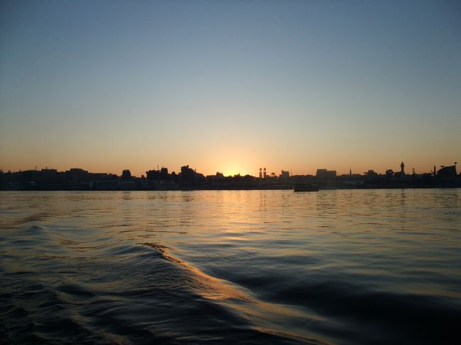 　東からは、太陽が昇ってきました。