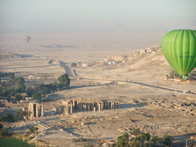 　気球の上から遺跡が見れます。