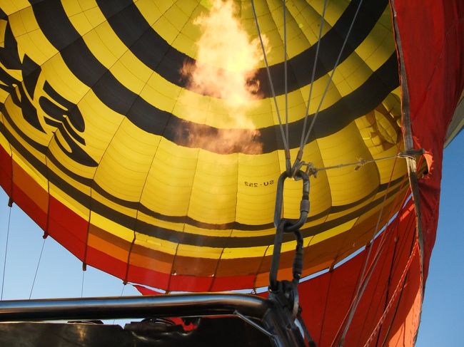 　たまに、「ゴーオッ」と音を鳴らしてバーナーから火が。これで上昇します。<br />　近くでこれが行われるので、かなり熱いんです！