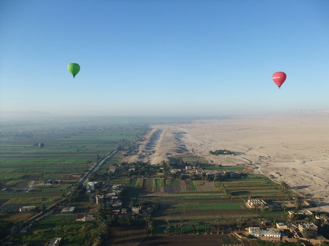 　緑と砂漠の境目。