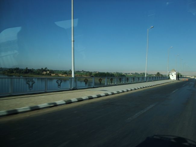 　帰りは、橋を渡って、東岸に帰ります。