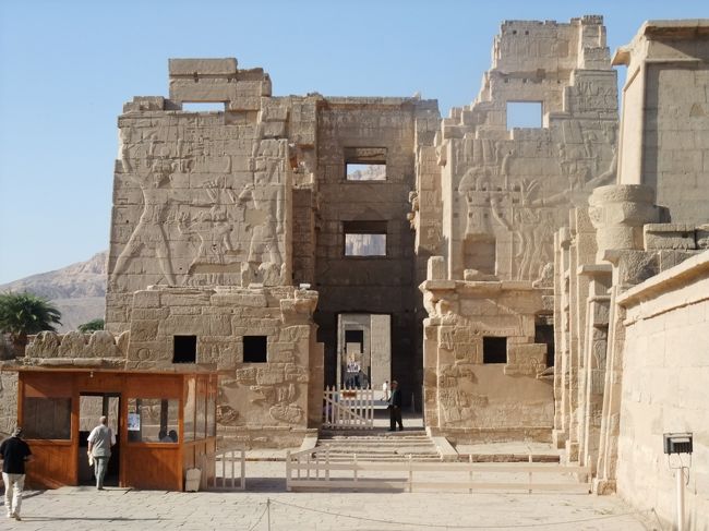 　最後は、メディネトハブ。<br />　あ、ここも午前中に気球の上から見ましたが。