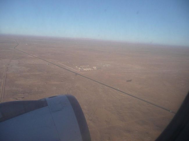 そしていよいよ離陸。アスワン空港周辺は見渡す限り砂漠です。ナイルからちょっと離れるとこんな感じなんですね。