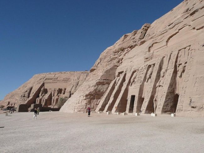 来たときと逆サイドから見た2つの神殿。