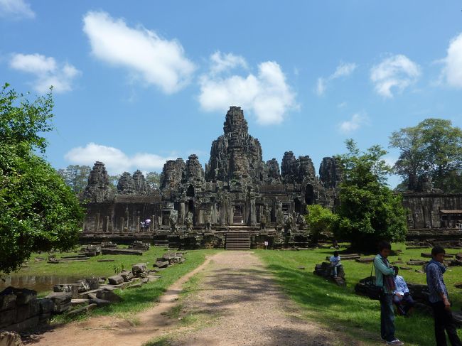 アンコールトムのバイヨンです。<br />なんともご立派です。
