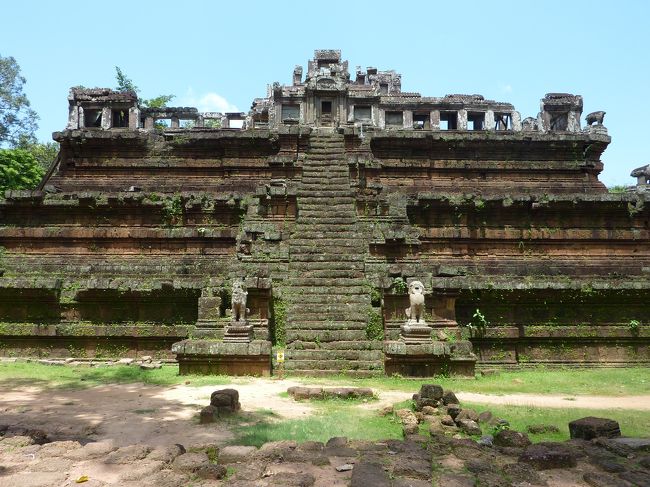 プノン・バケン<br />高さ60ｍの急勾配が印象的です。