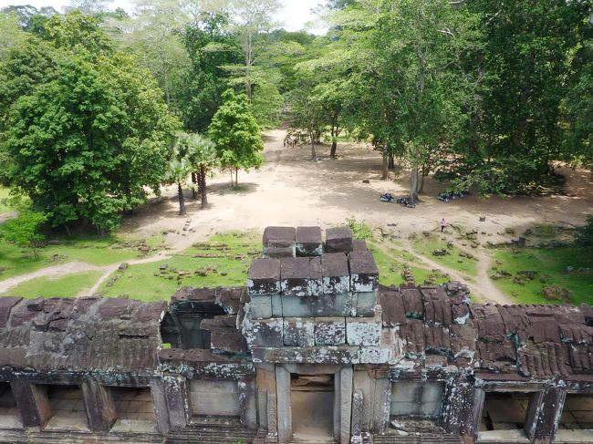プノン・バケン<br />てっぺんに登りました。