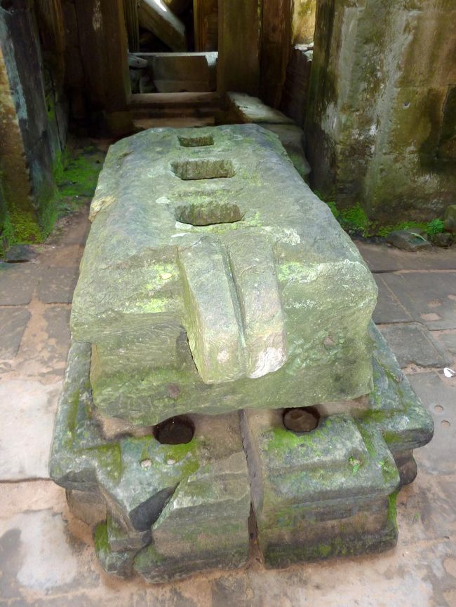 プリア・カン<br />リンガ台