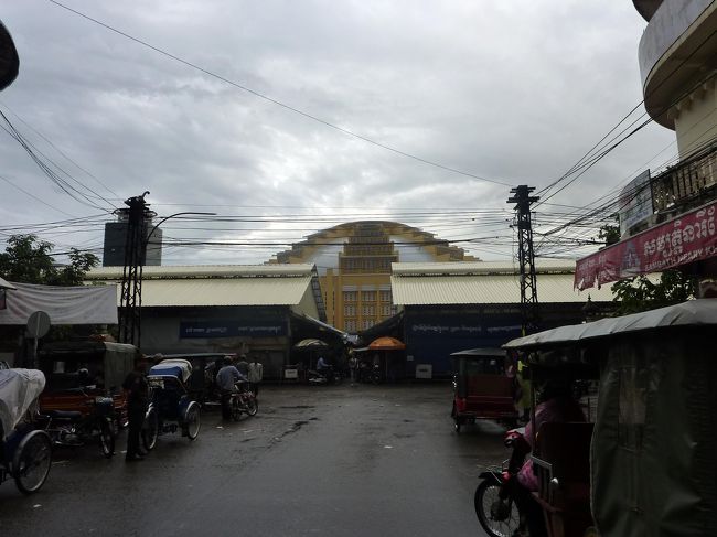 オールドマーケット<br /><br />たいへん賑わっています。