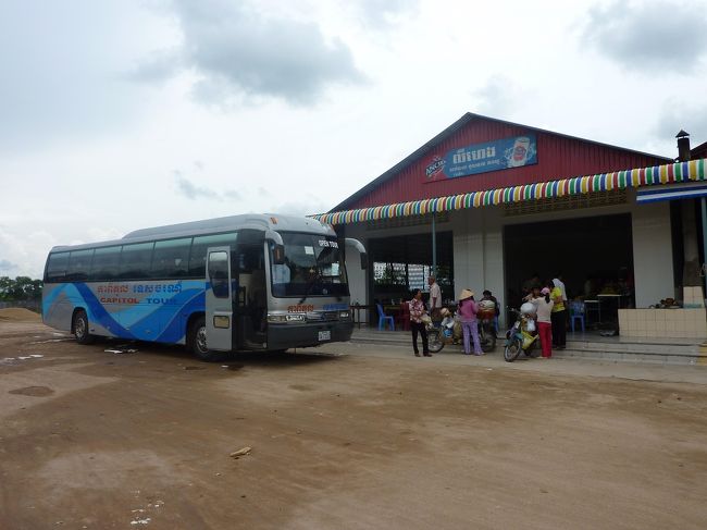 バベットのバスターミナル<br /><br />イミグレはすぐ裏側です。