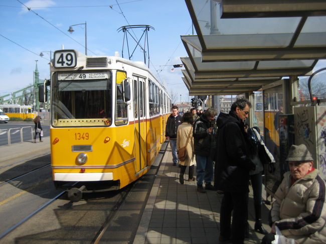 ホテルの前にトラムの乗り場があり、便利です。