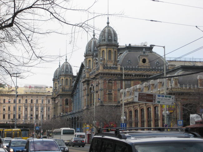 西駅（ニュガティ）<br /><br />ブダペストで最も大きな駅です。<br />この駅のそばに世界一豪華な内装のマクドナルドがあります。