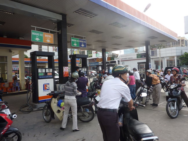 街はバイクで溢れています