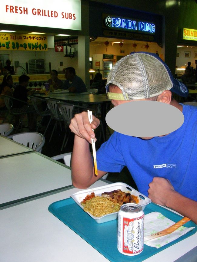 さんざん飲んで食ったその足で<br />グアムプレミアムアウトレットのフードコートへ<br /><br />Ｂ級グルメなダンナが喜ぶプレートめし<br />ビール飲んでも１０ドル未満<br /><br />ていうかどんだけビールだよ <br /><br /><br /><br /><br />