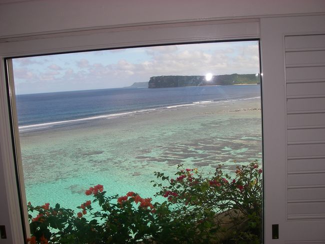 旅行３日目<br /><br />リビングからの景色<br />何度見ても素晴らし〜〜〜<br /><br />今日もシュノーケリングへgo!!!<br /><br />