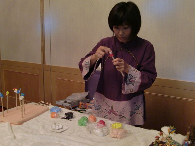 会場内ではフィギュアを作る人もいました。<br /><br />台湾で流行っているのでしょうか？？