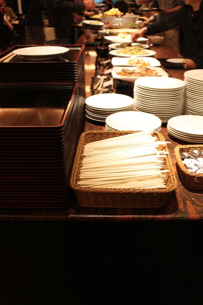 気を取り直して、朝食だい。<br />和食のバイキングです。