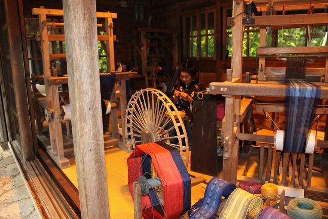 織物の体験もできるようです。