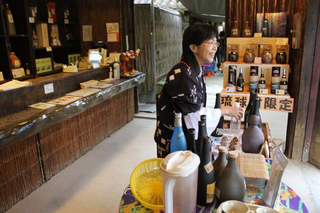 みんなが試飲して、おいしい。おいしい。といっていた泡盛を2本も買ってしまいました。私は飲めないのに…