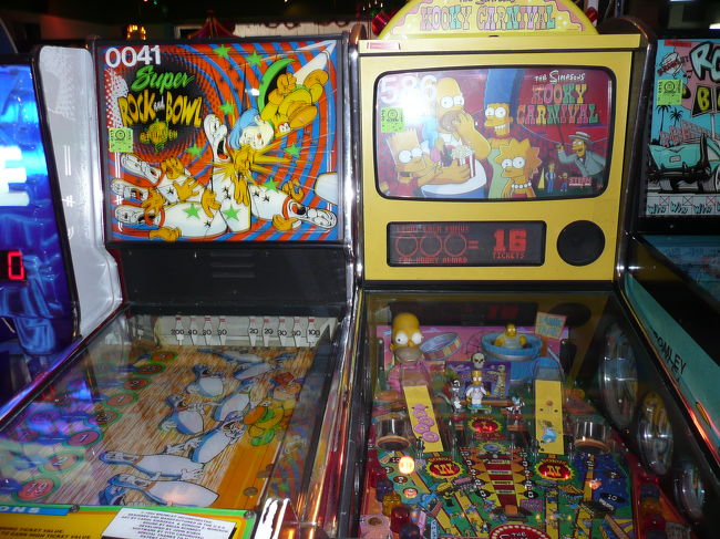 ブランチ後、トロリーでマイクロネシアモールへ。<br /><br />お待ちかねのゲームセンター。<br />ボーリングなどで　親子対決！！<br />結構盛り上がります。<br />１ドルでコイン４枚に変わり、ほとんどが１コインで<br />１回ゲームができます。<br /><br />得点により　チケットが出てきて、それをカウンターに持っていくと　枚数に応じて景品と交換。<br />景品はたいしたものではないのですが・・・。