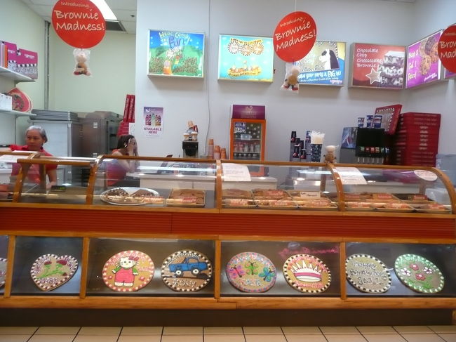 モール内のクッキー屋さん。<br /><br />５種類買いましたが、どれも美味しかった。<br />１枚１ドルちょっと。