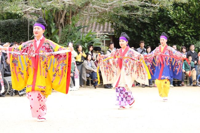 琉球舞踊もあります。