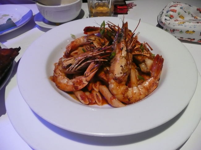 パスタは　まあまあだけど、エビは半生？<br />味はなく・・・。<br /><br />おいしかったのはスープだけでした。<br /><br />もう２度と行きません。<br />前は　こんなんじゃなかったのにな〜。