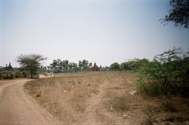 バガンは舗装などされていませんでした。