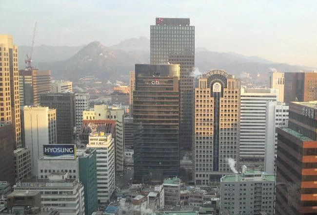 ロッテホテルソウルから鍾路(チョンノ)側の朝景色。