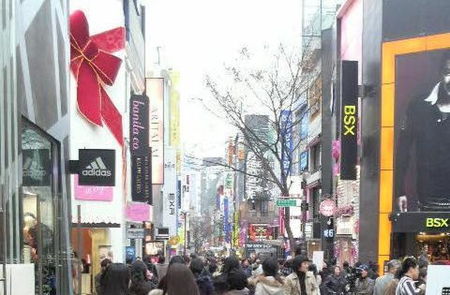 明洞の街並み、観光客に人気NO.1のエリア。