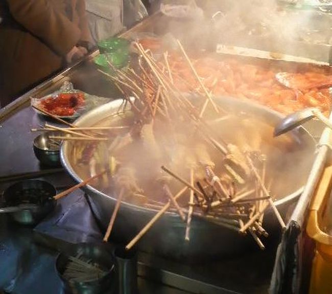 韓国のオデン、屋台で販売される定番メニュー。