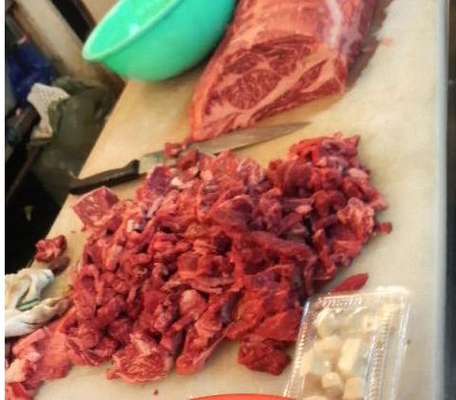 街全体に焼肉屋さんが点在し食い倒れ通りとして知られているのが、マポ駅１番出口から出たすぐの通り。チュムルロッが食べられるところ。