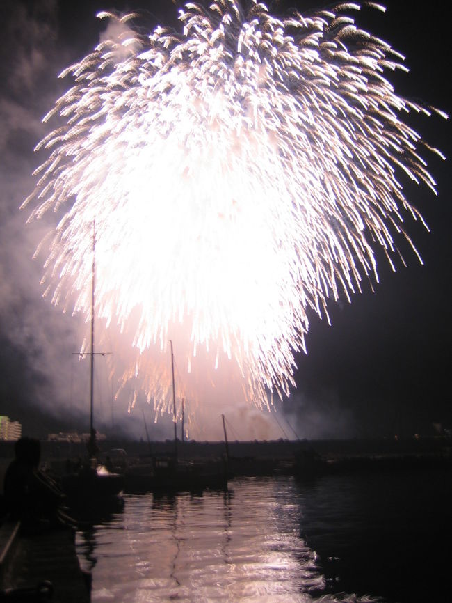 土肥サマーフェスティバルでの<br />海上花火大会。