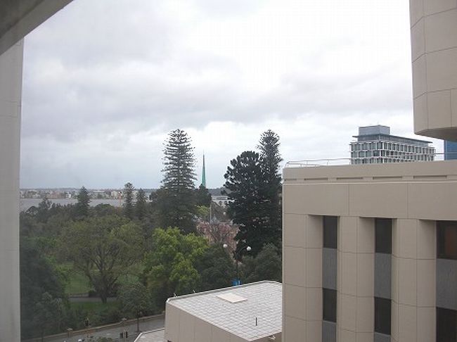 今日は、ピナクルズへのツアーに参加の日。<br />快晴を願ったが、残念ながら曇り・・・・